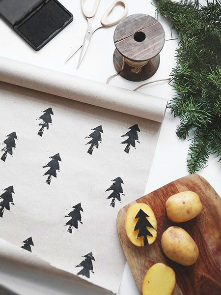 how to stamp festive holiday tablecloth