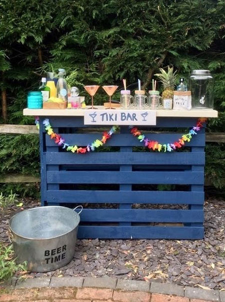 reclaimed pallet wood outdoor bar