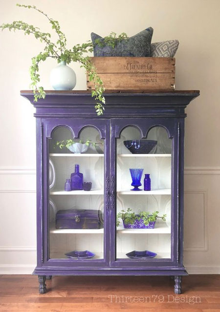 chalk painted bookshelf