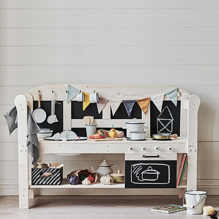 Make A Kiddies Kitchen With An Old Bench