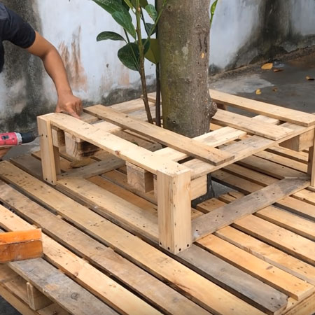 reclaimed pallet garden bench
