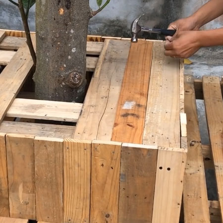 reclaimed pallet garden bench