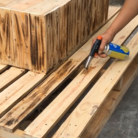 reclaimed pallet garden bench