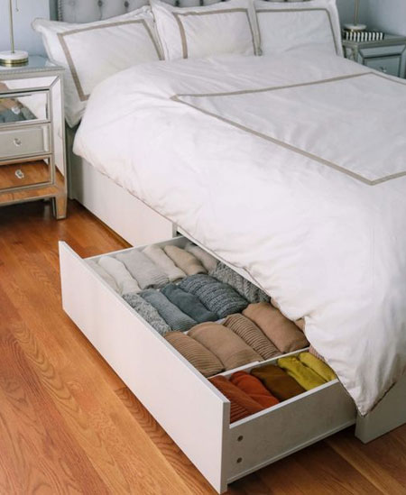 bed with storage drawers