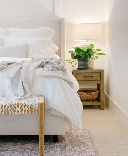 decor accessories for guest bedroom