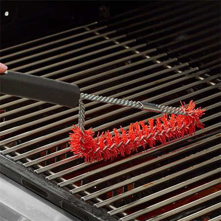 stiff bristle brush to clean braai grill