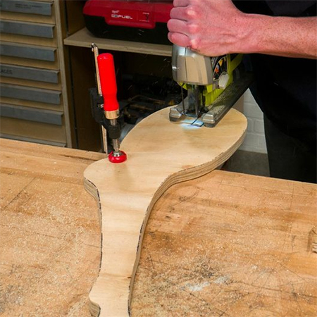 Make these Plywood Reindeer to Decorate the Garden