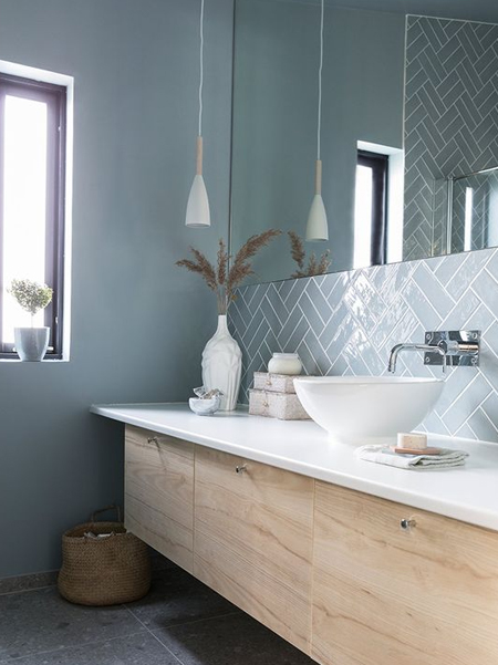 paint instead of tiles in bathroom