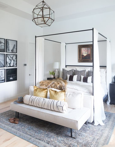 space around 4-post bed