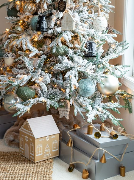 colours for christmas 2021