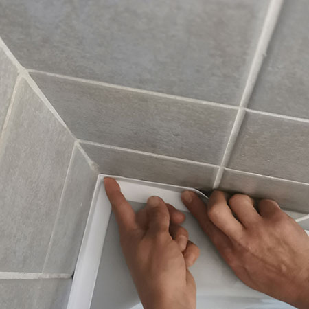 how to do corners of bath with sealing tape