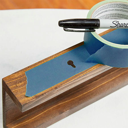 hang to use keyhole hanger
