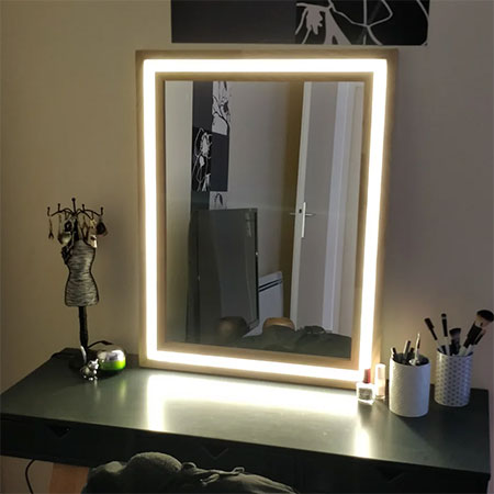 Vanity Or Bathroom Mirror With Strip Lights, Vanity Table Lights Around Mirror