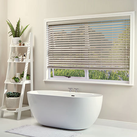 Why blinds are the ideal window décor for your bathroom 