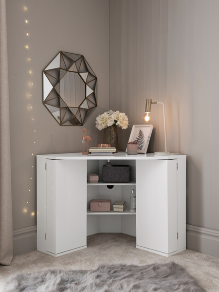 dressing table with folding doors