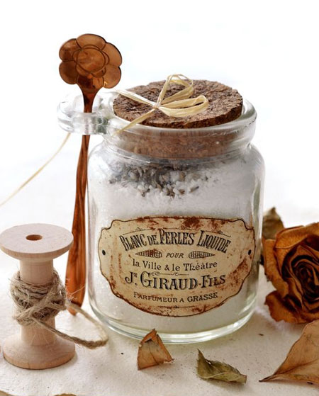 decorate glass jars with decorative labels