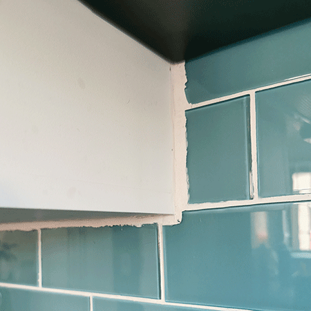 The Easy Way To Finish Off Tiled Edges