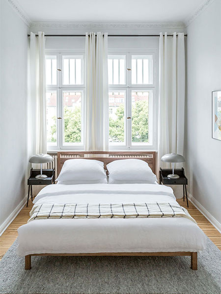 Home Dzine Bedrooms How To Fit A Big Bed In A Small Bedroom