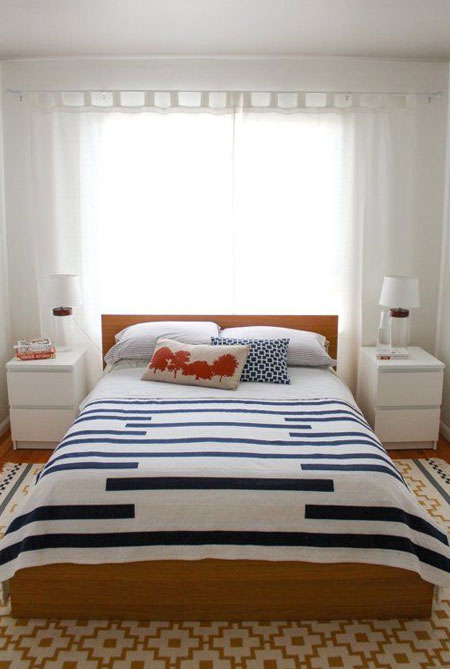 how to decorate small bedroom with large bed