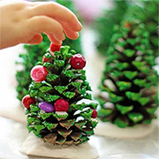 christmas crafts with pine cones