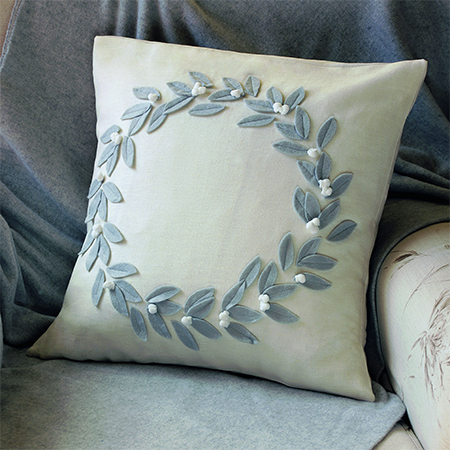 how to make wreath cushion with felt