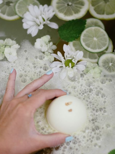 how to use bath bombs