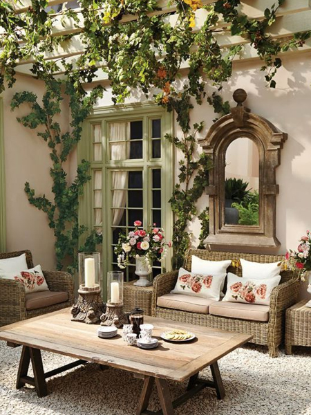 ideas to dress up courtyard