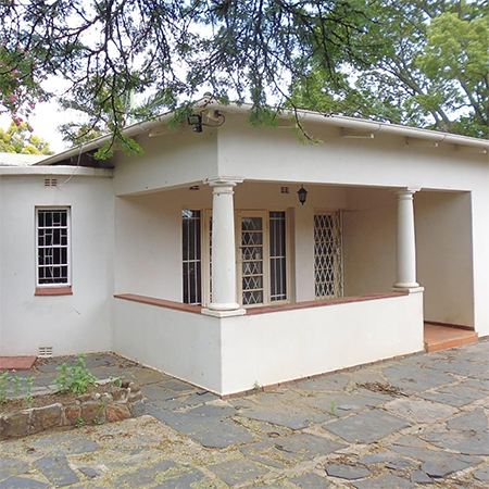 Some Pros and Cons of Buying an Older Property