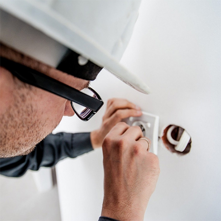 Important Things to Look for When Hiring an Electrician