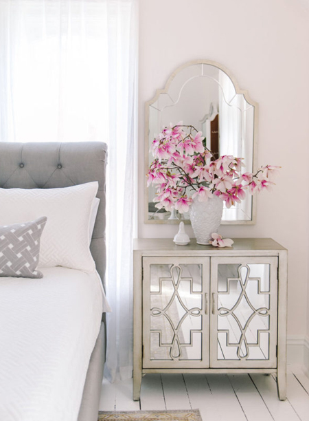 how to make small room feel bigger