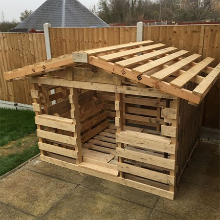 pallet wood playhouse or wendy