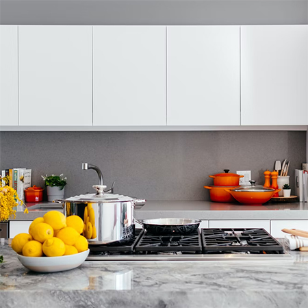 Paint The Kitchen Walls With A Light And Easy-To-Maintain Colour