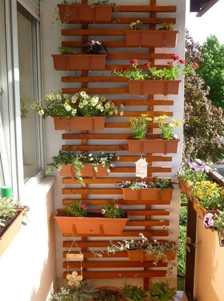 trellis planter wall with plastic planters