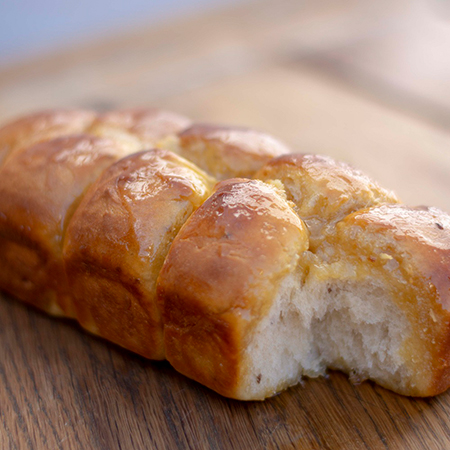 Try this Easy Recipe for Mosbolletjie Bread