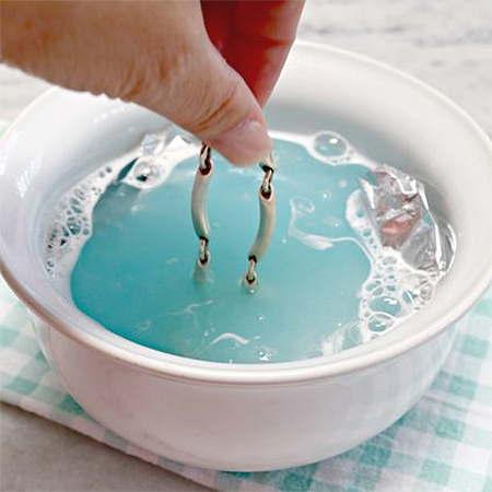 clean jewellery with tin foil