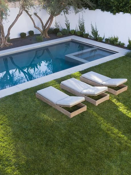 shade around swimming pool