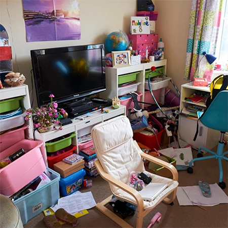 how to tidy cluttered living room