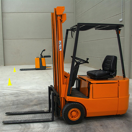 Why DIY-ers Might Consider Renting a Forklift for Home Projects