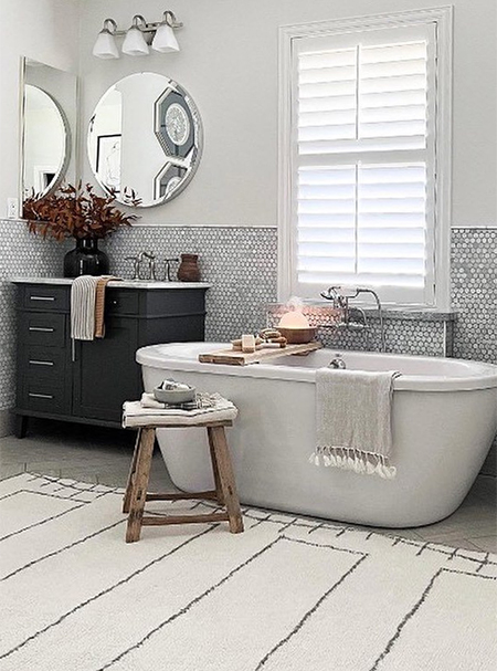 rugs bring warmth to a cold bathroom
