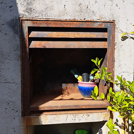 Do-It-Yourself Courtyard Garden Makeover