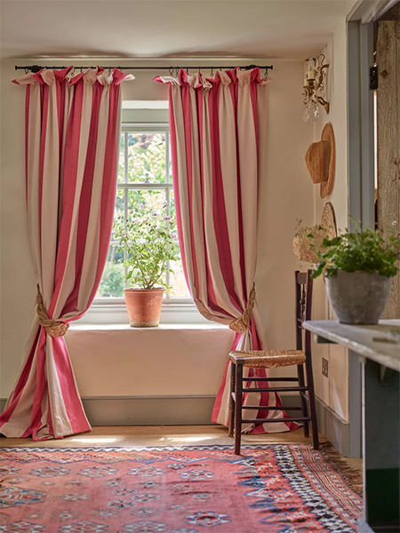 curtains with a loose style heading
