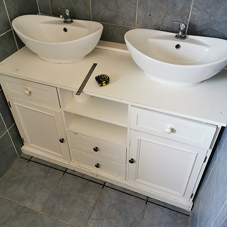 cut curved tiles to fit around sink or toilet