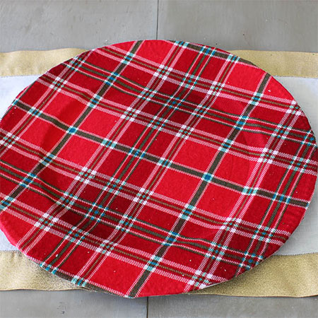 charger plates for christmas dining table