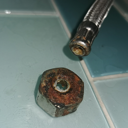 how to replace braided flexible tap connectors