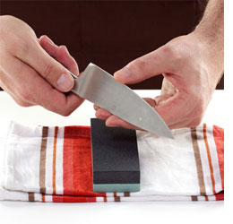 How to sharpen knives with a whetstone