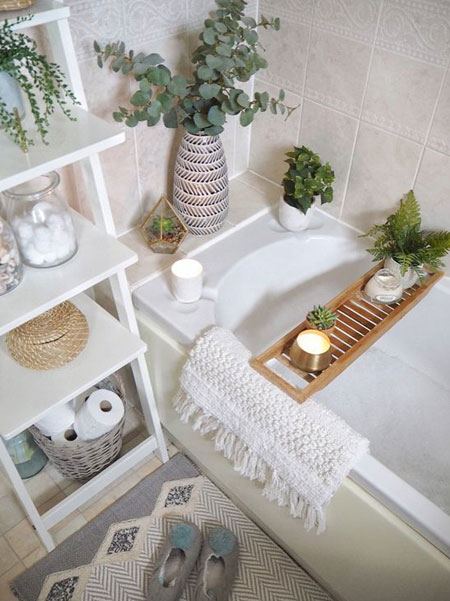 Decorating a bathroom in a rented home 