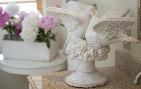 Bathroom decor on a budget 