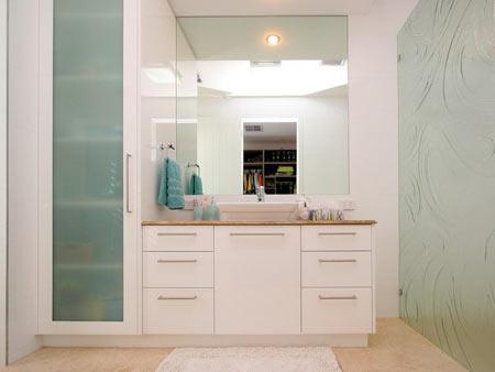 Design a built-in bathroom 