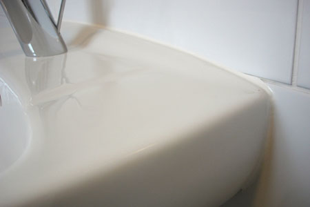 Home Dzine Diy How To Repair A Chipped Bath Or Basin - Can You Repair A Chipped Bathroom Sink
