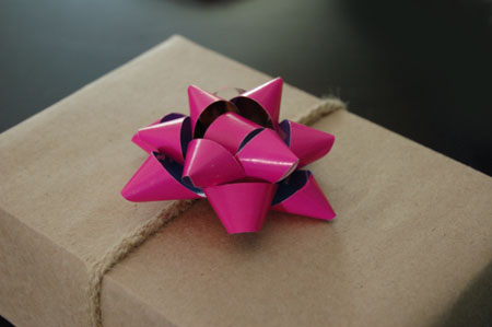 Make ribbon bows from old magazines